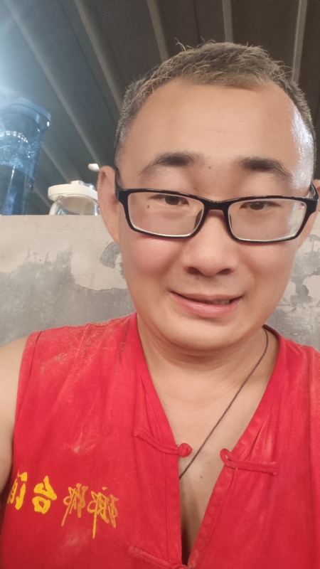 黑黑一笑的第二张照片--厦门相亲网